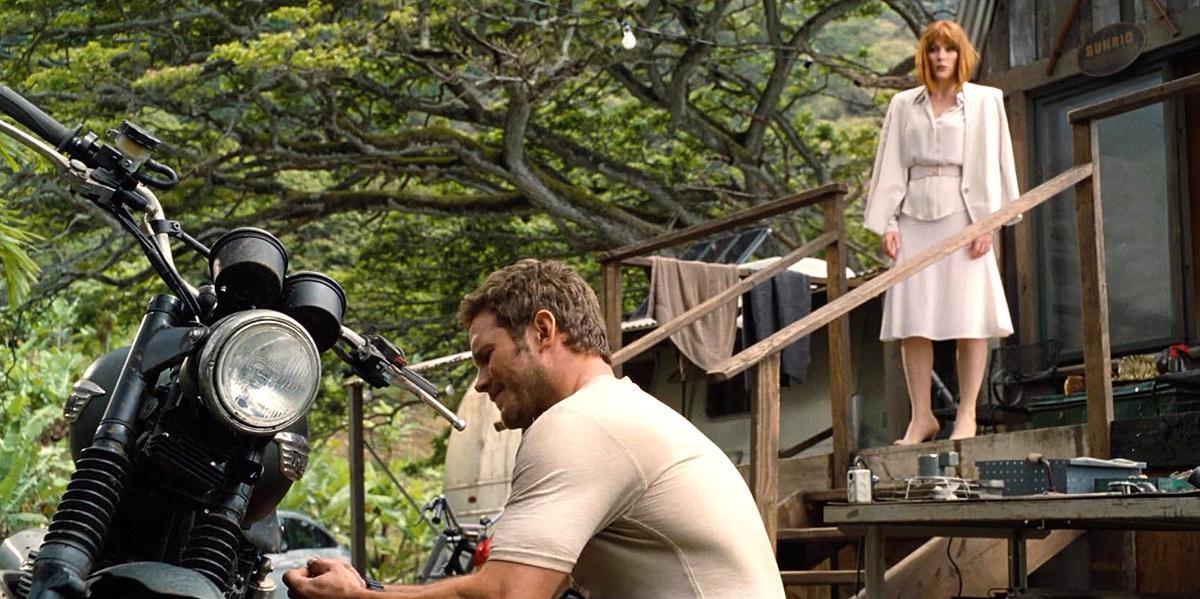 brycedallashoward-jurassicworld-01730.jpg