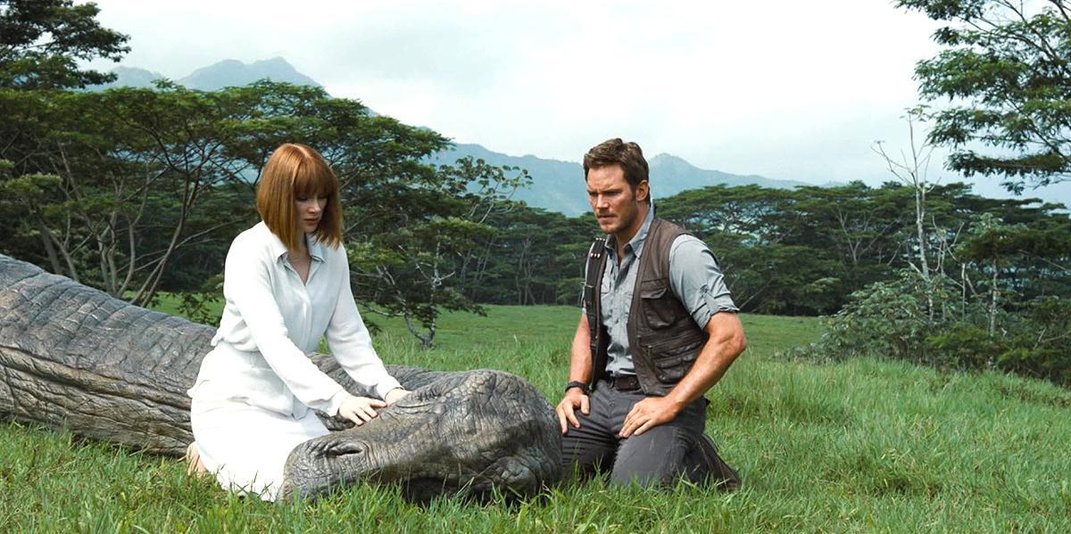 brycedallashoward-jurassicworld-04032.jpg