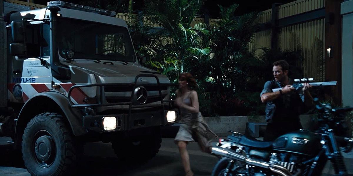 brycedallashoward-jurassicworld-06143.jpg