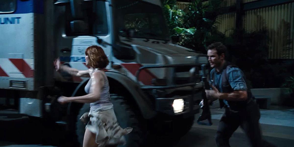 brycedallashoward-jurassicworld-06144.jpg