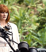 brycedallashoward-jurassicworld-01660.jpg