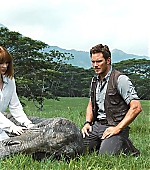 brycedallashoward-jurassicworld-04032.jpg