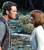 brycedallashoward-jurassicworld-04160.jpg