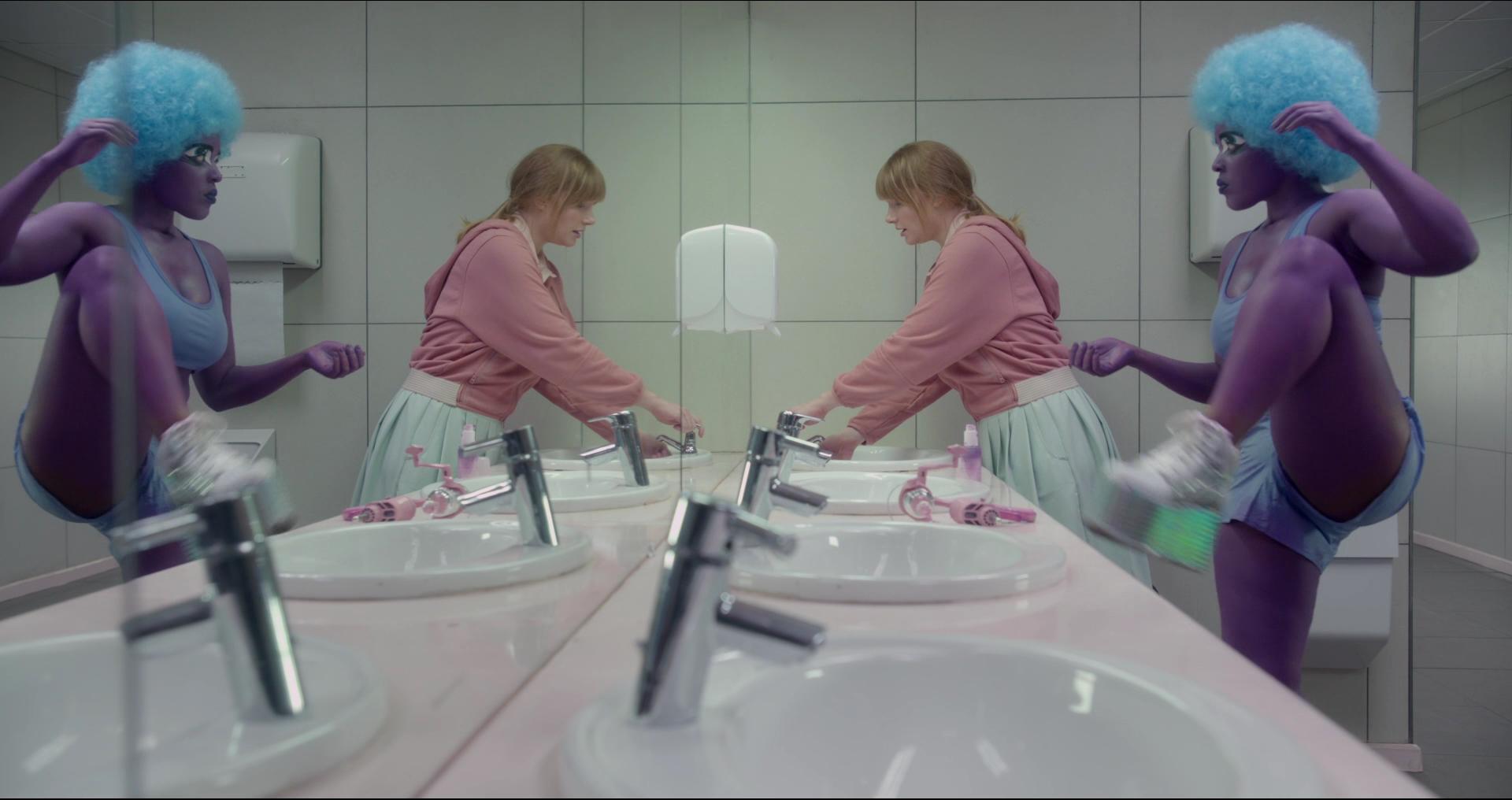 BlackMirror_28305129.jpg