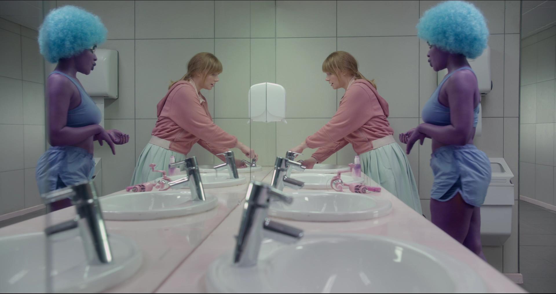 BlackMirror_28305329.jpg