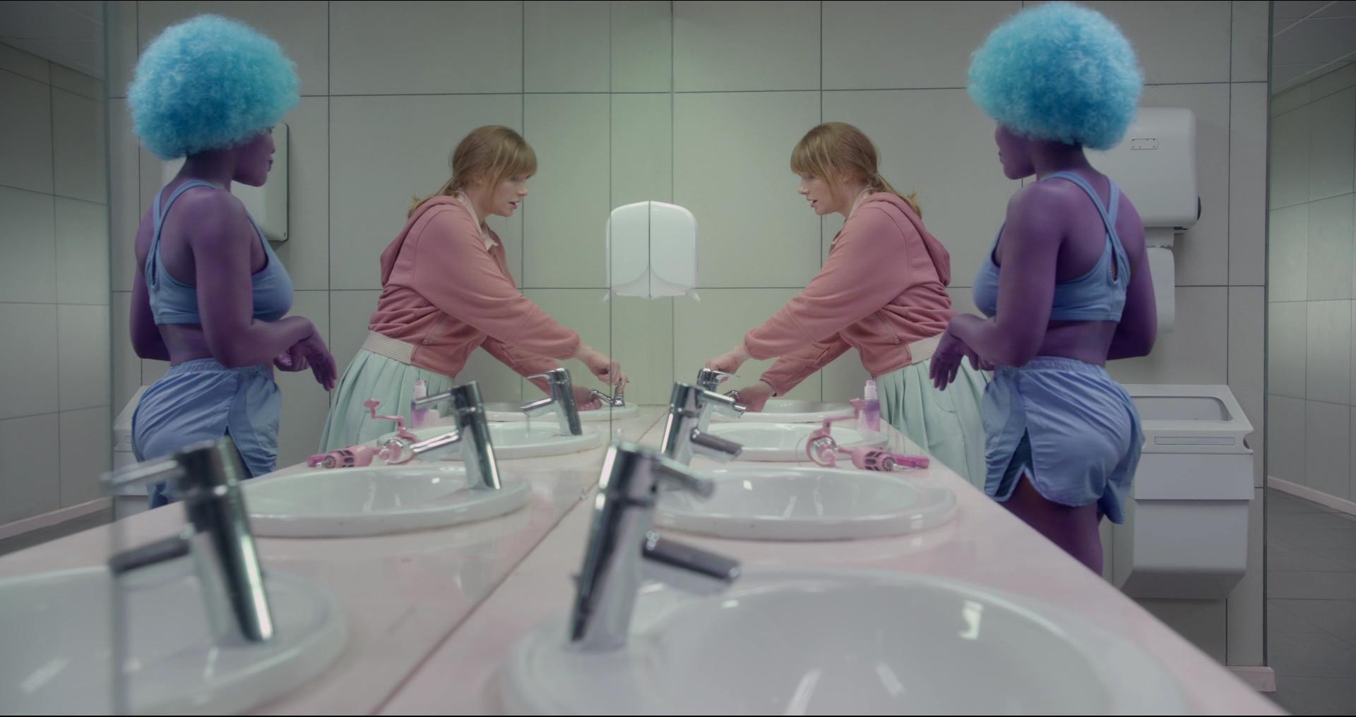 BlackMirror_28305429.jpg