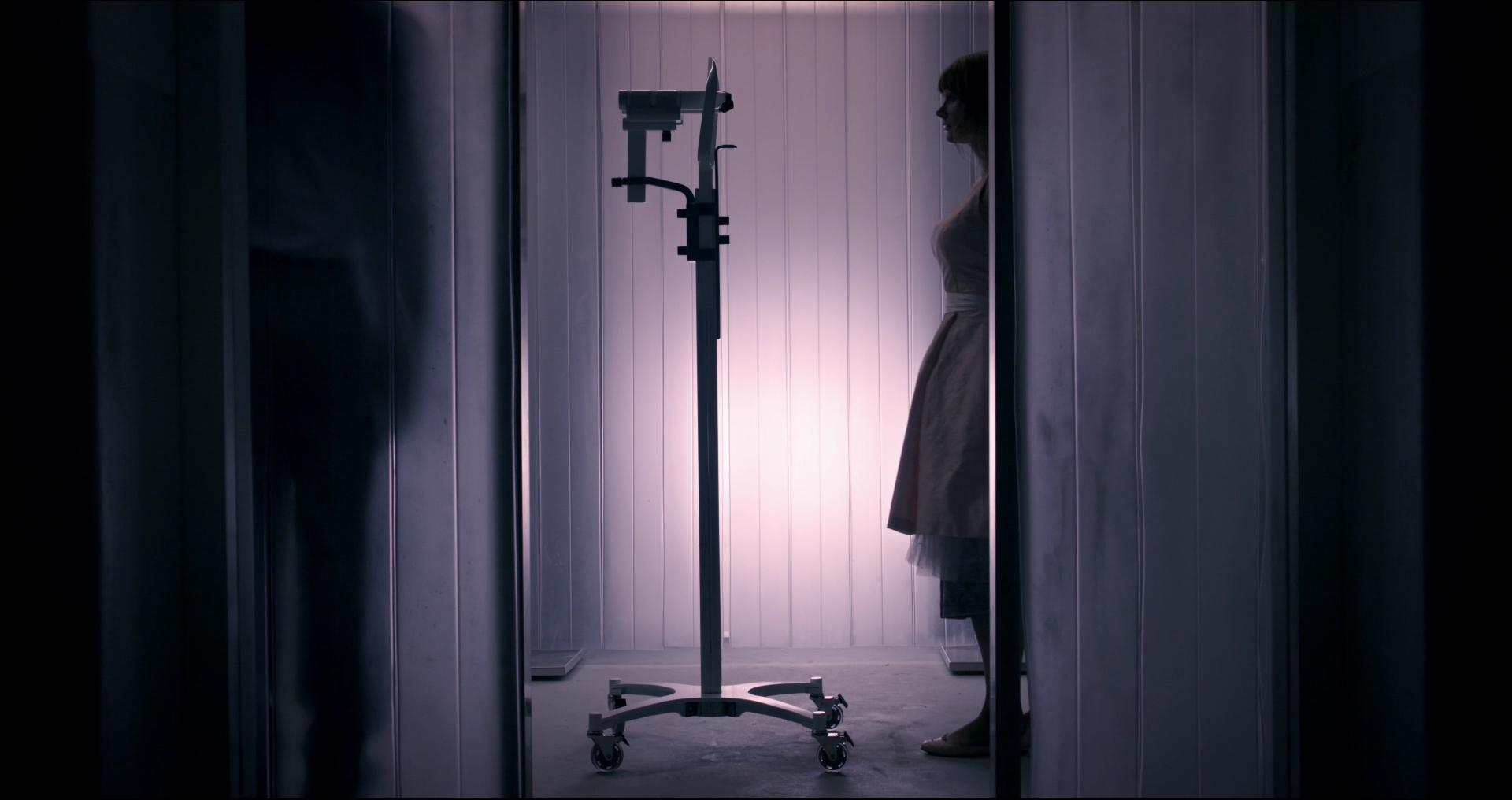 BlackMirror_28377829.jpg