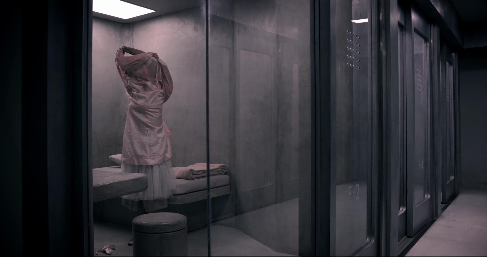BlackMirror_28389429.jpg BlackMirror_28389429.jpg